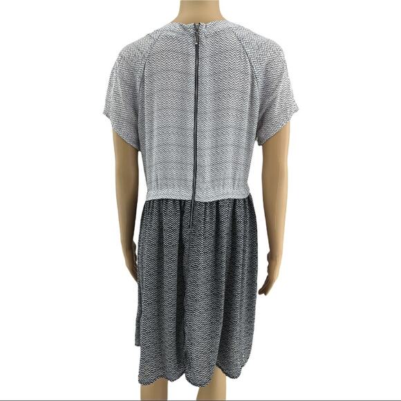 Lorena Rose US 10 Gray Chevron Stripe Short Sleeve Zip Knee Length A Line Dress - Picture 3 of 8